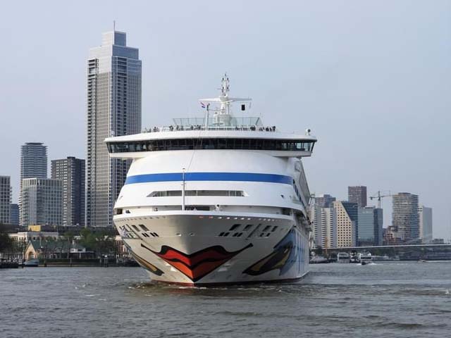 Vertrek AIDAaura uit Rotterdam